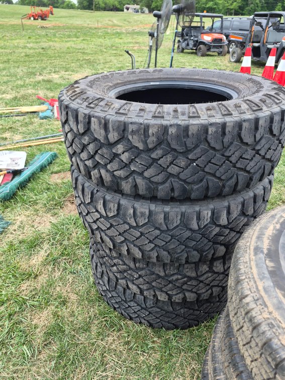 3 285/75/18 tires