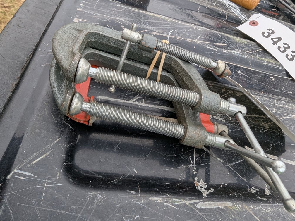 4 small clamps 