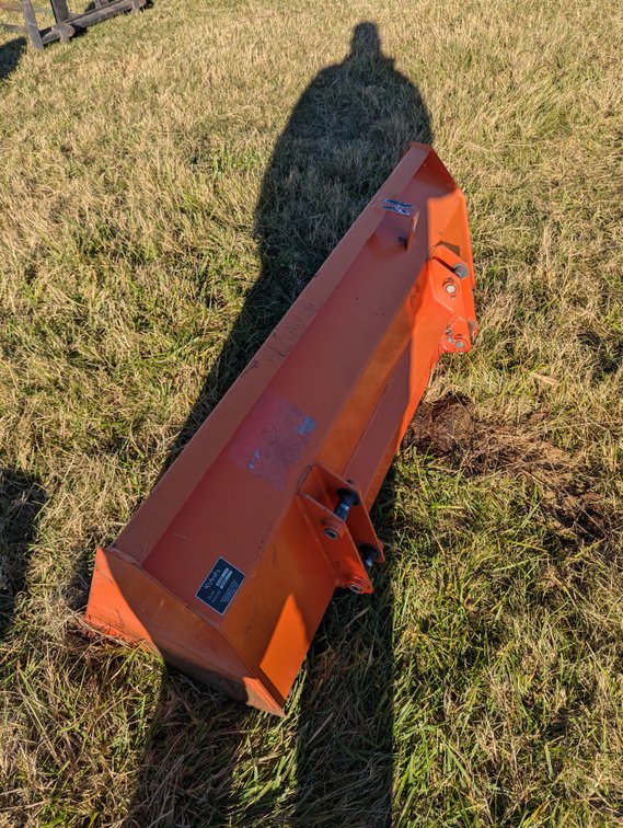 Kubota pin on bucket 