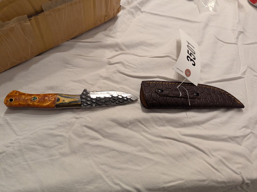 knife and leather sleeve