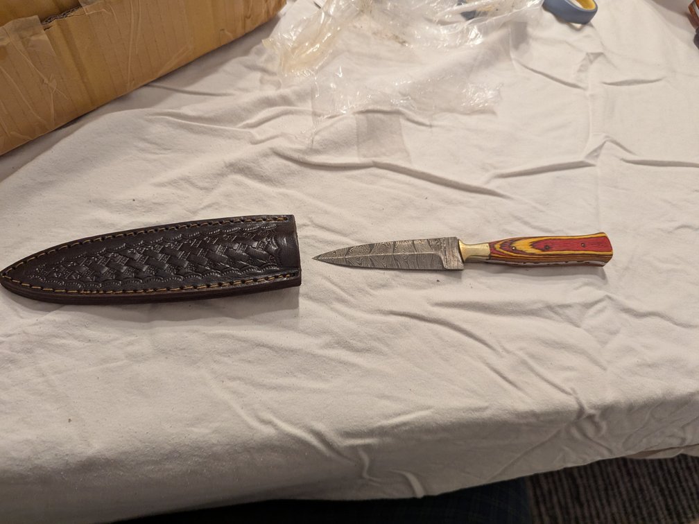 Knife and sleeve 