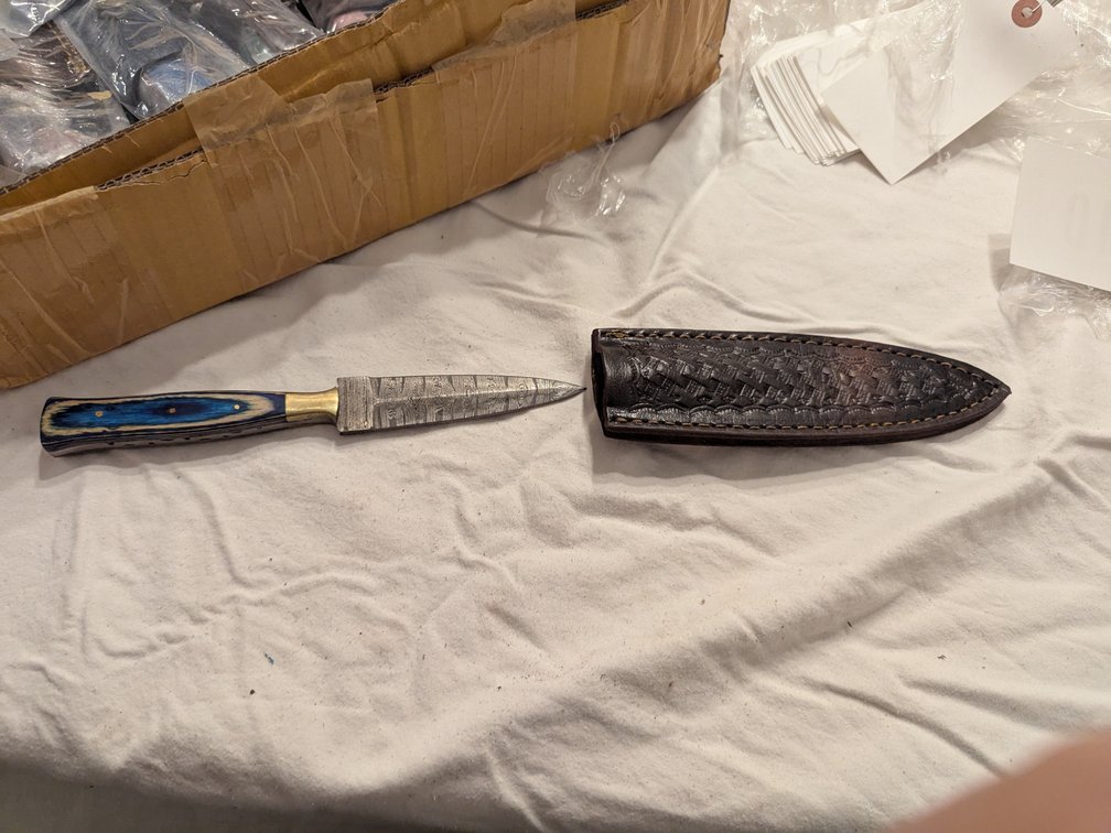 Knife and sleeve 