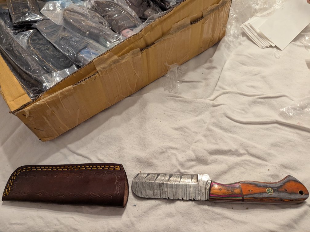 Knife and sleeve 