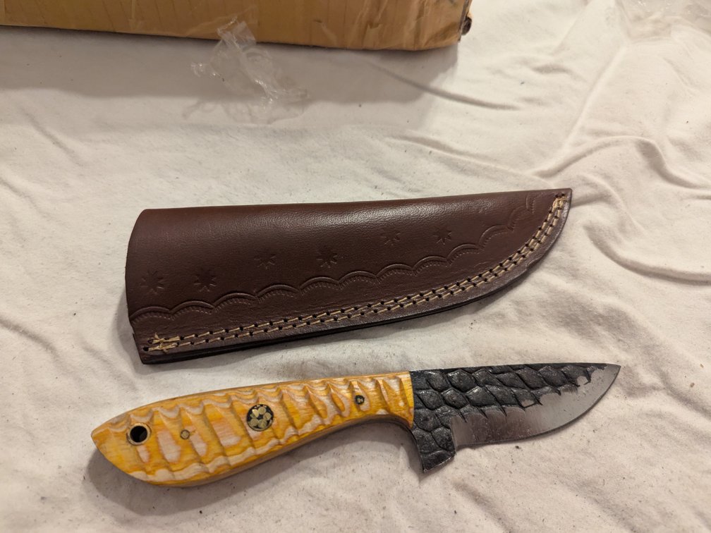 Knife and sleeve 