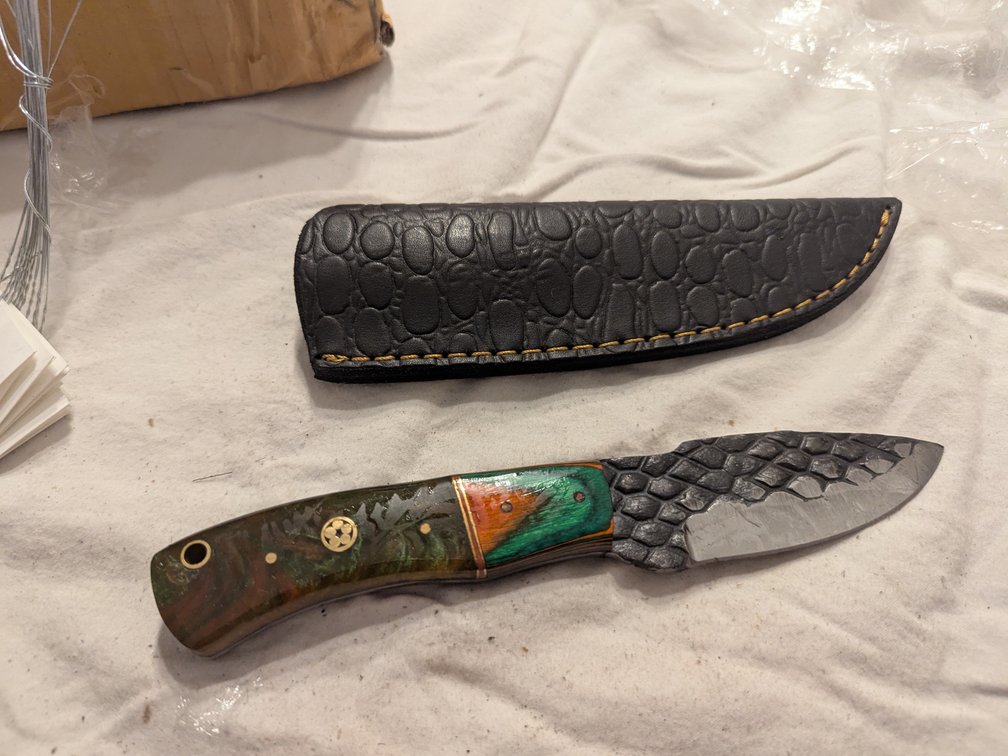 Knife and sleeve 