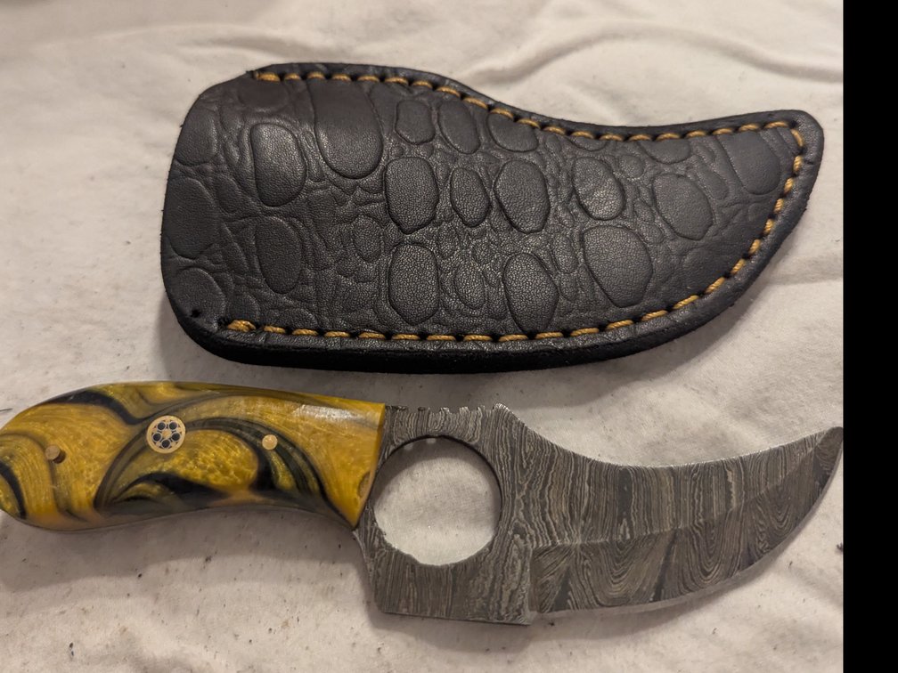 Knife and sleeve 