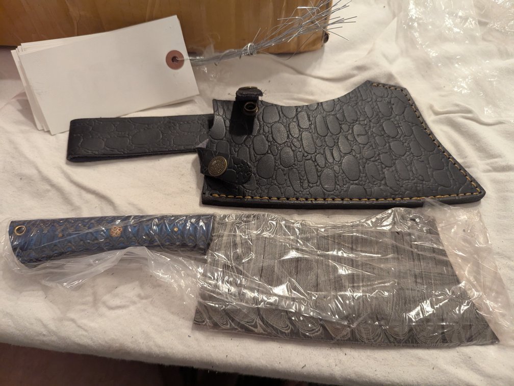 Knife and sleeve 