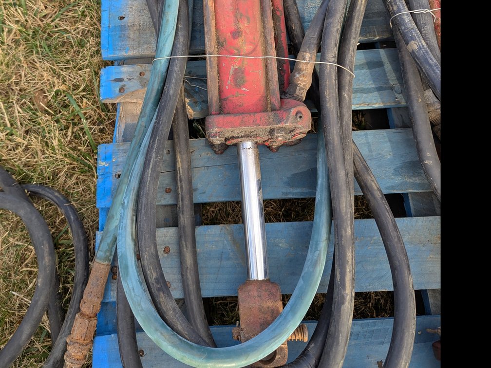 Hydraulic cylinder 