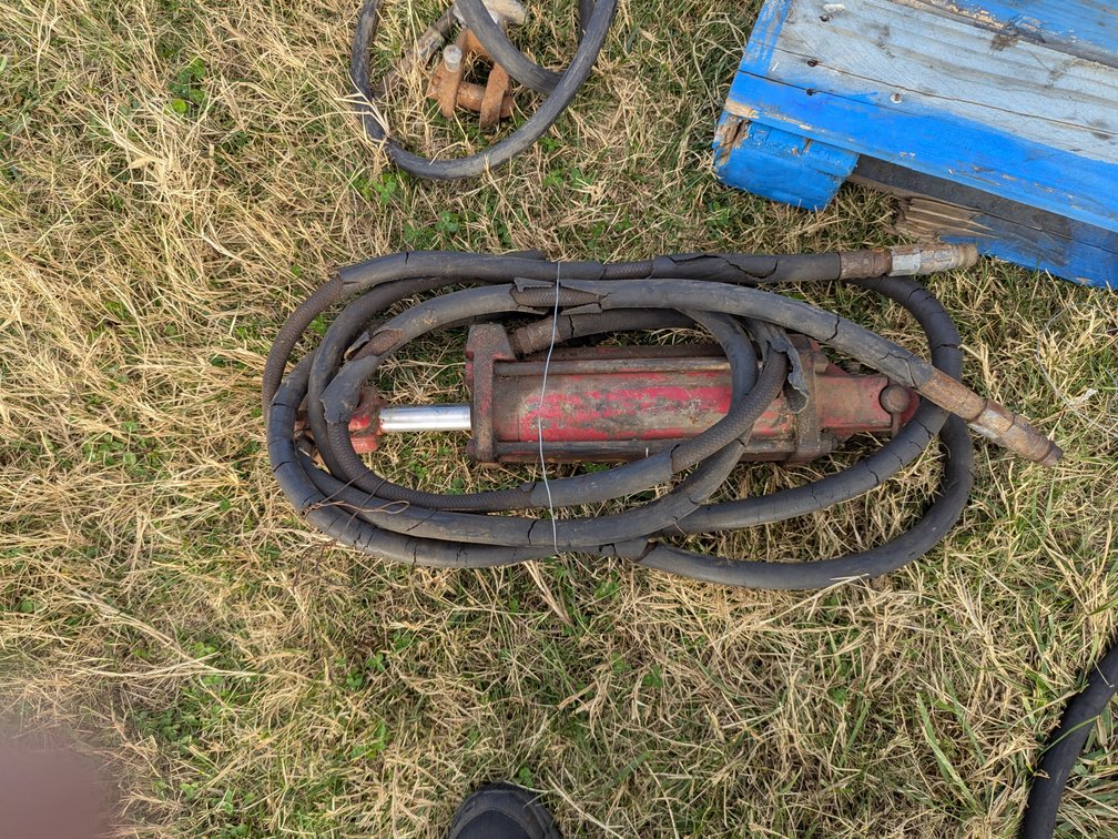 Hydraulic cylinder 