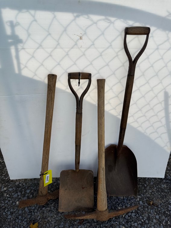 D-Handle Shovels and Pickaxes with Wood Handles