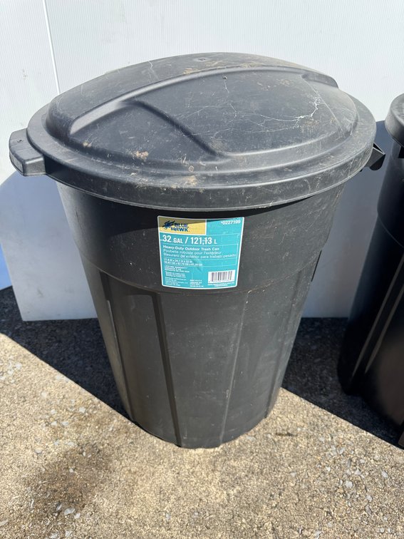Blue Hawk 0227199 32-Gallon Outdoor Trash Can with Lid