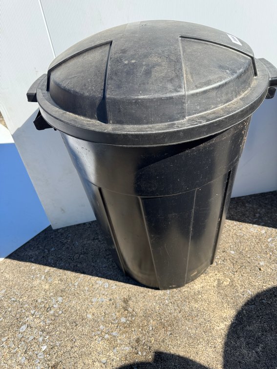 Blue Hawk 3405152BL 32 Gal Outdoor Trash Can with Lid