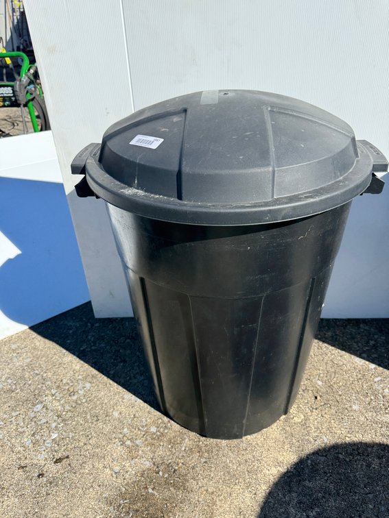 BLUE HAWK 34051528L Heavy-Duty Outdoor Trash Can