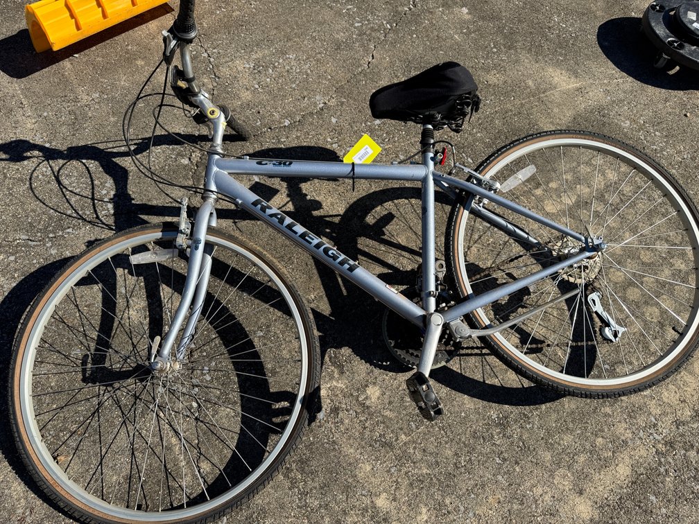 Raleigh C30 Cross Sport 19 in Hybrid Bicycle