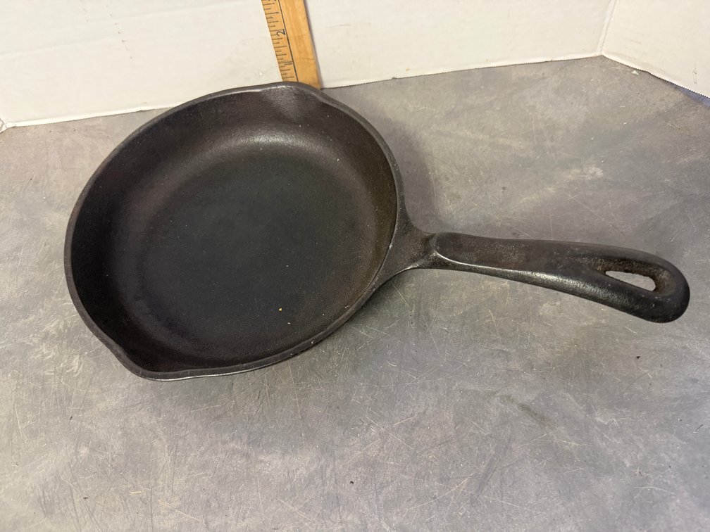 Wagner's 1891 Original 8 Inch Cast Iron Skillet