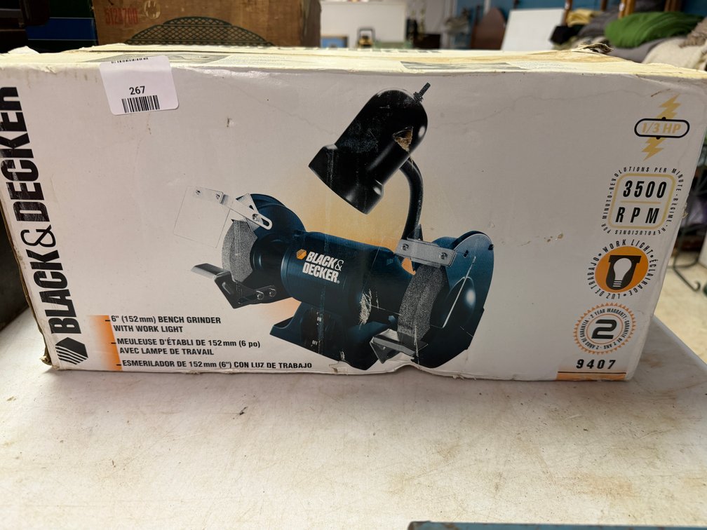 Black & Decker 9407 6" Bench Grinder with Work Light