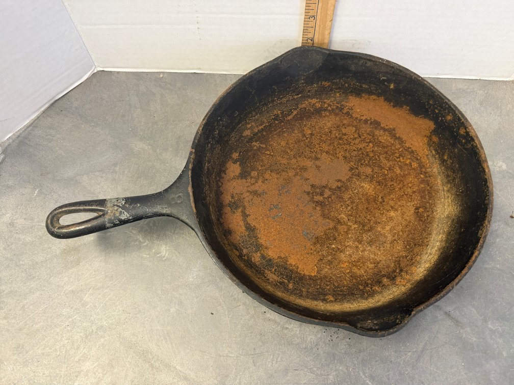 No. 8 Cast Iron Skillet with Dual Pour Spouts