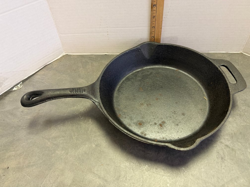 Cast Iron Skillet with Helper Handle and Pour Spouts