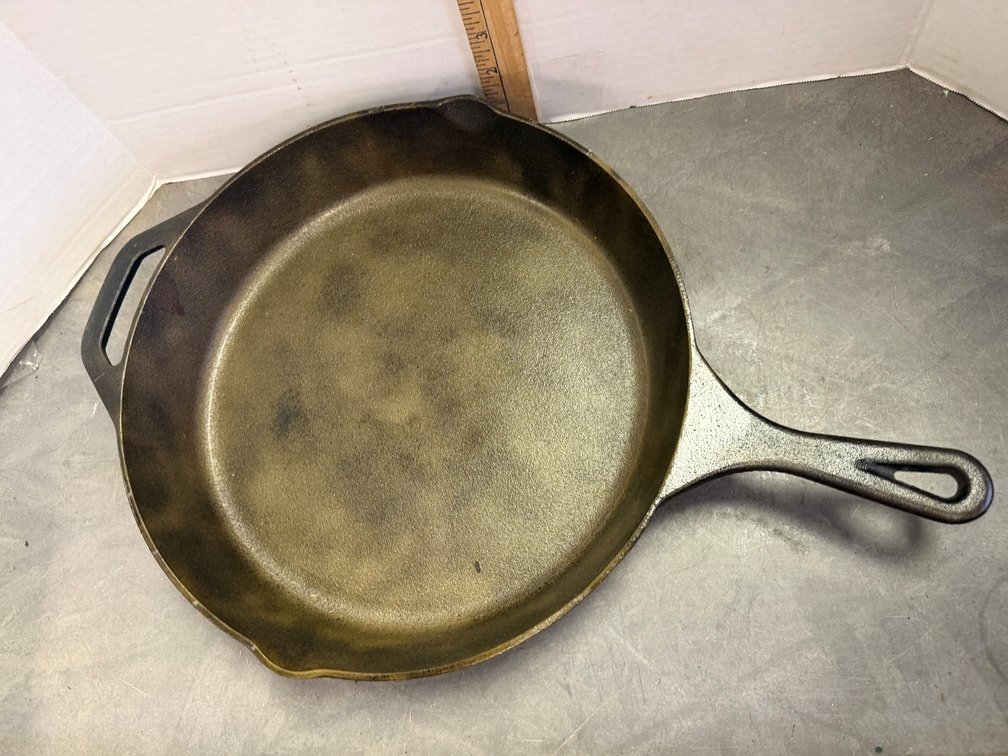 Utopia Kitchen Cast Iron Skillet with Helper Handle