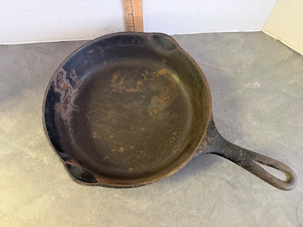 Cast Iron Skillet Marked 5 with Dual Pour Spouts
