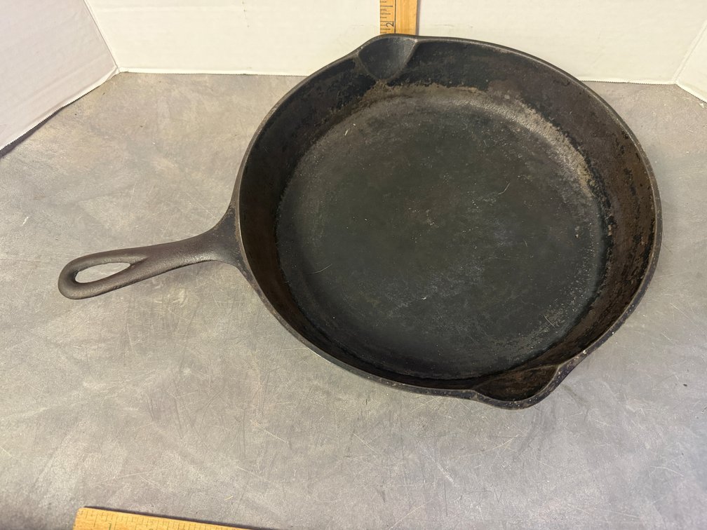 No. 8 Cast Iron Skillet with Three-Notch Heat Ring