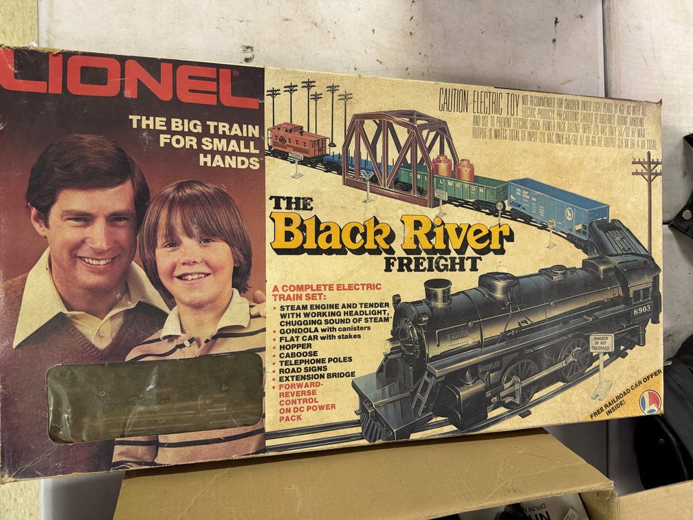 Lionel 8903 The Black River Freight Electric Train Set