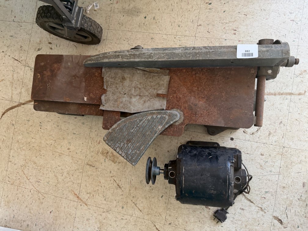 Cast Iron Benchtop Jointer with Electric Motor