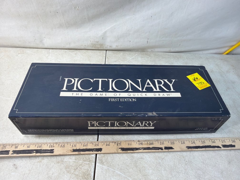 Pictionary The Game of Quick Draw First Edition Board Game