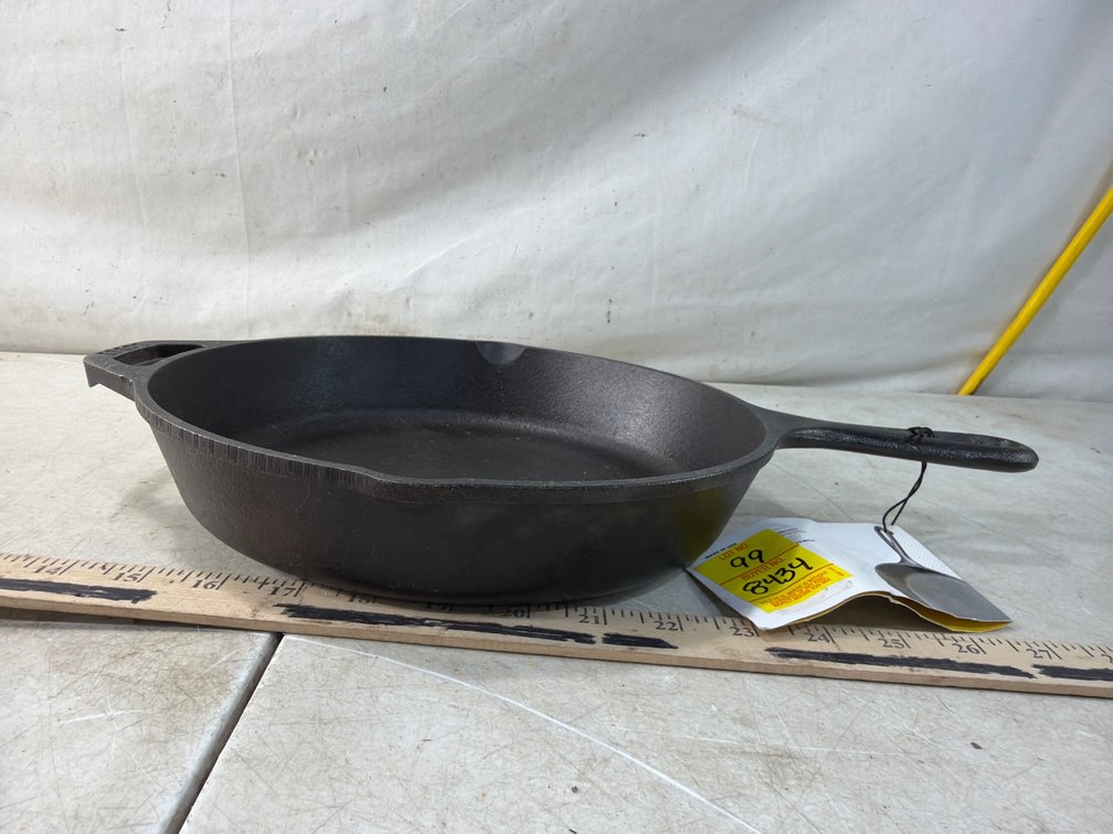 Lodge Cast Iron Skillet with Buffalo Nickel Relief