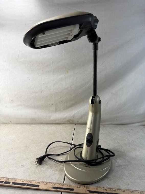 Lights of America Sun Light Lamp Adjustable Desk Lamp