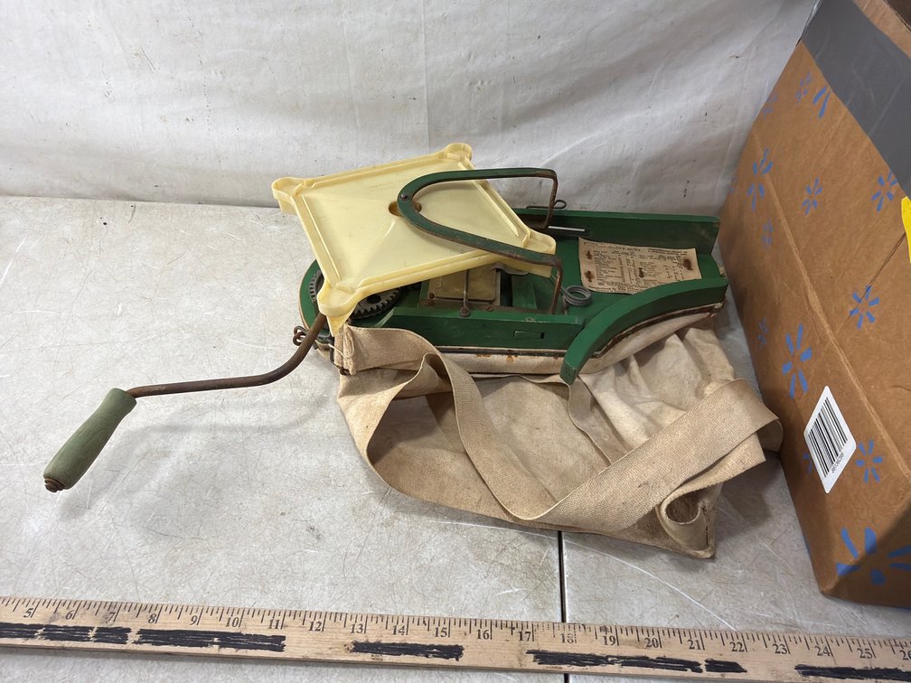 Cyclone Heavy Duty Hand-Crank Fertilizer and Seed Sower