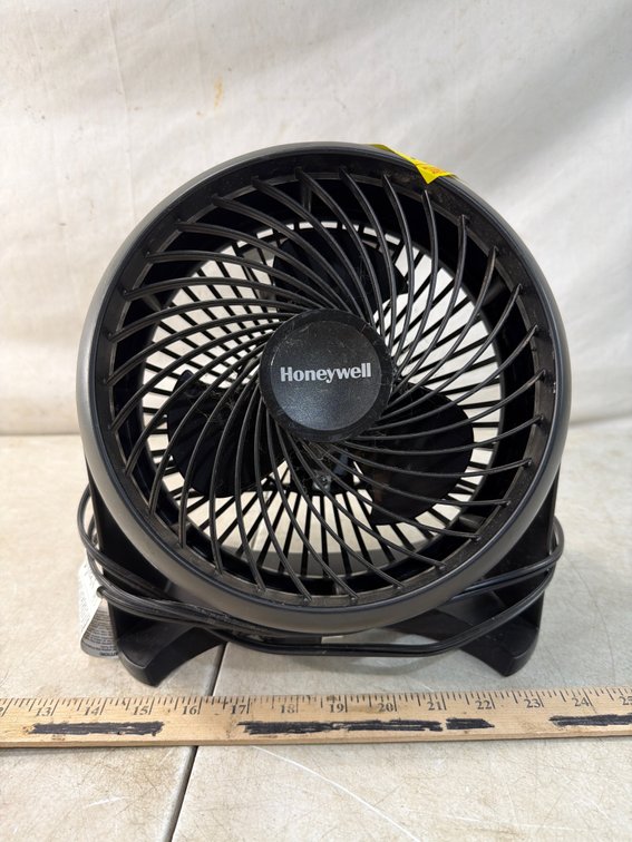 Honeywell Black Plastic Compact Desk Fan