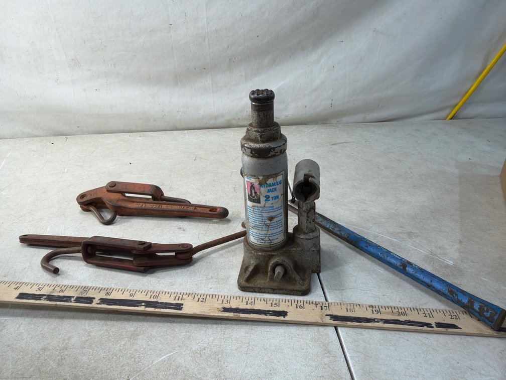 2-Ton Hydraulic Bottle Jack, Lever Load Binders, and Handle