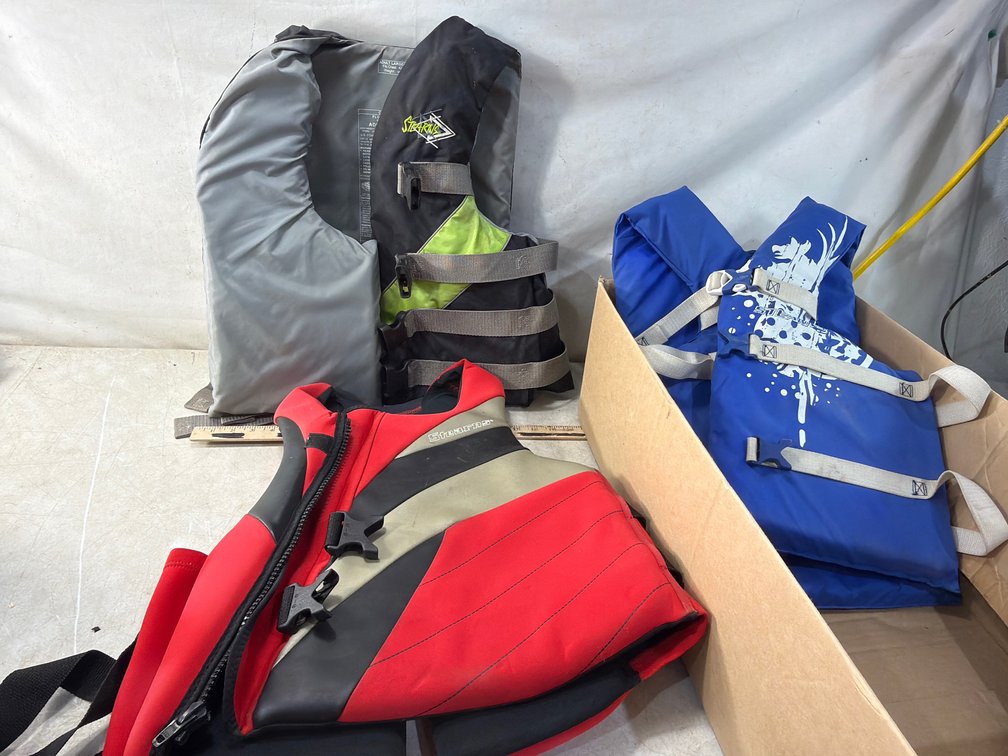 Stearns Adult Type III PFD Life Jackets