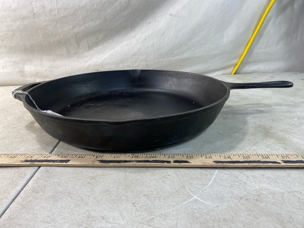 Lodge 14SK Cast Iron Skillet with Helper Handle