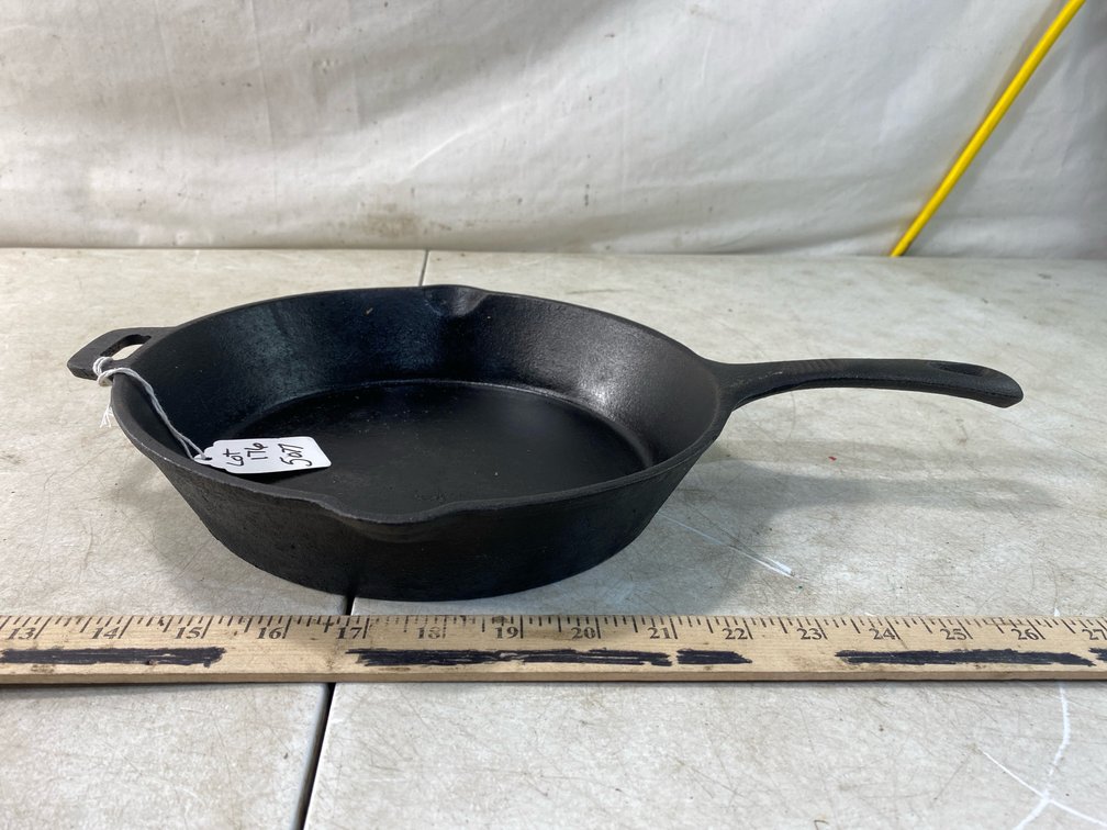 Old Mountain Cast Iron Skillet with Assist Handle