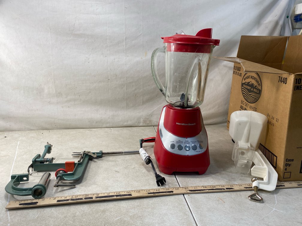 Countertop Blender, Manual Peeler, and Kitchen Tools