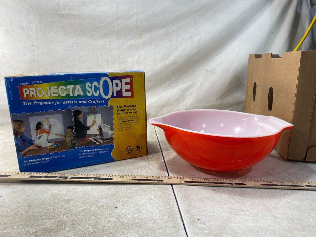 Pyrex 4 Qt. Mixing Bowl and Cinderella Artist Projector