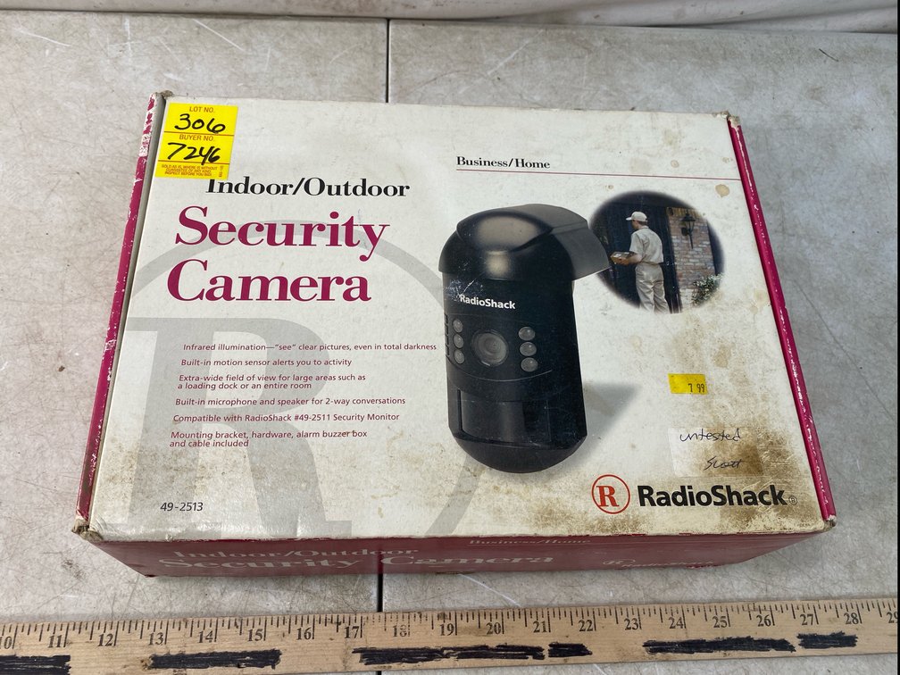 RadioShack 49-2513 Indoor/Outdoor Security Camera