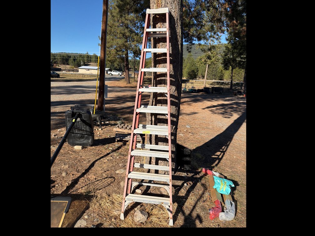 Louisville Orange Fiberglass 11-Step Stepladder