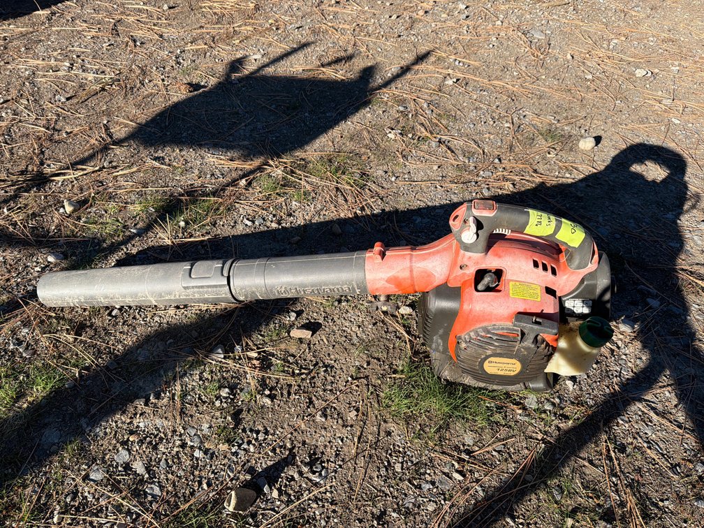 Husqvarna 125BV Handheld Gas Leaf Blower