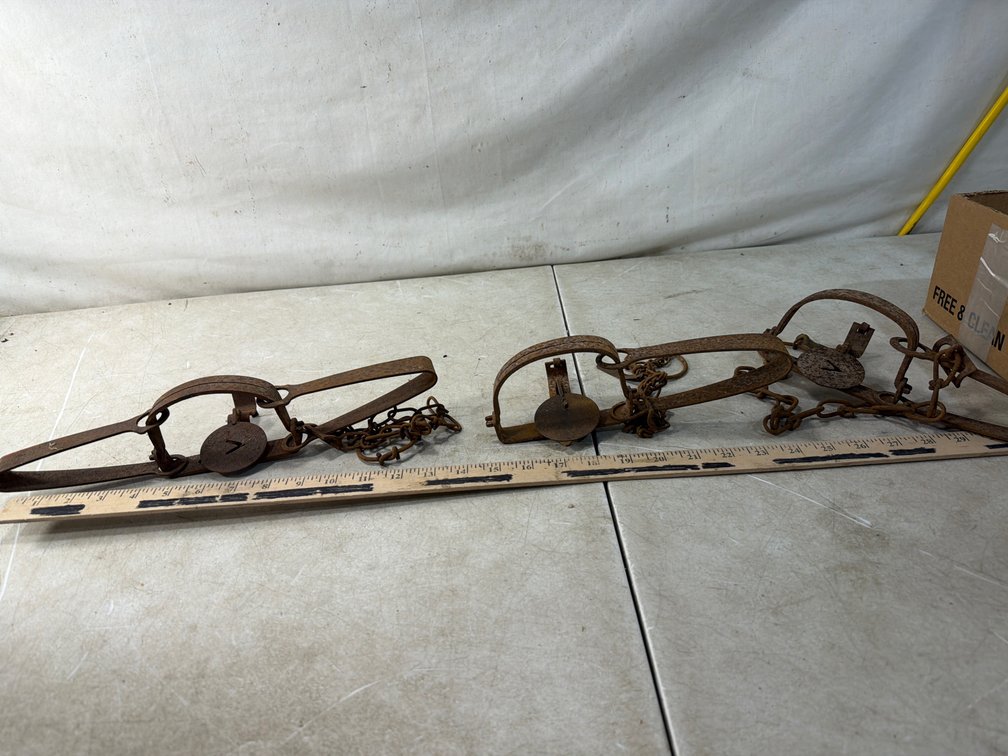 Oneida Victor No. 2 Double Long Spring Foothold Traps