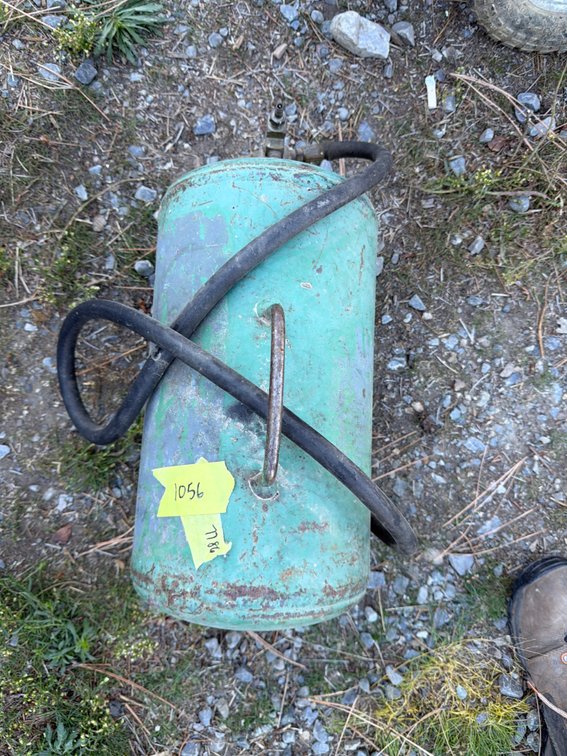 Portable Metal Air Tank with Rubber Hose