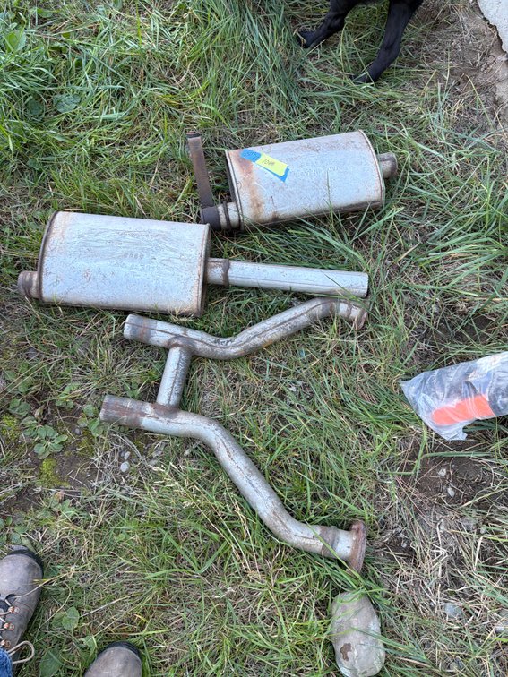 Metal Dual Exhaust Mufflers and H-Pipe Components