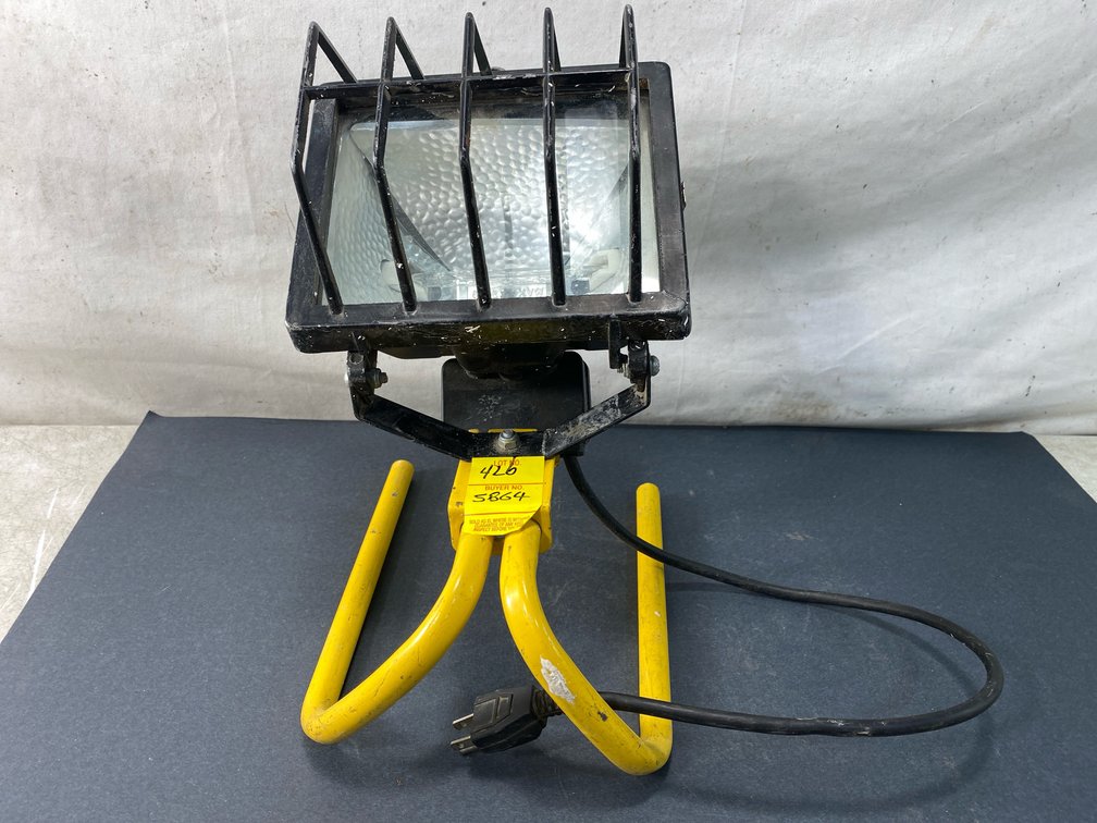 Portable Halogen Work Light on Stand