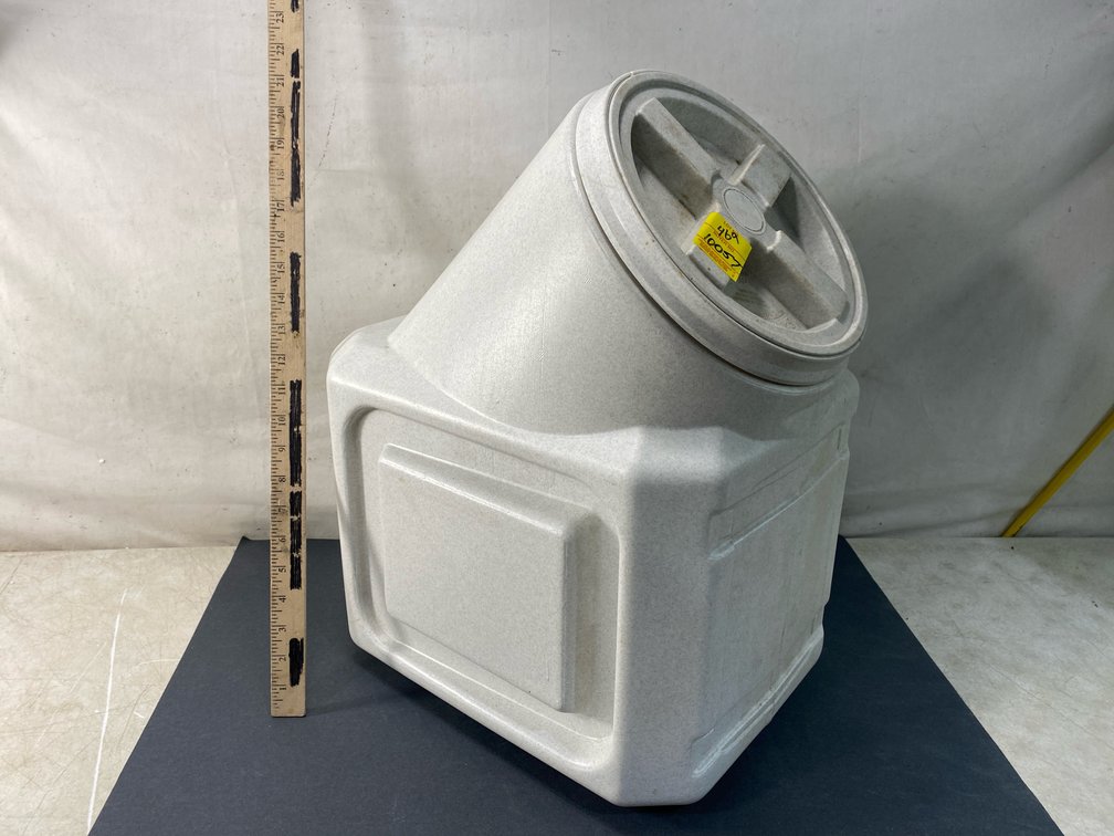 Molded Plastic Ingredient Storage Bin with Lid