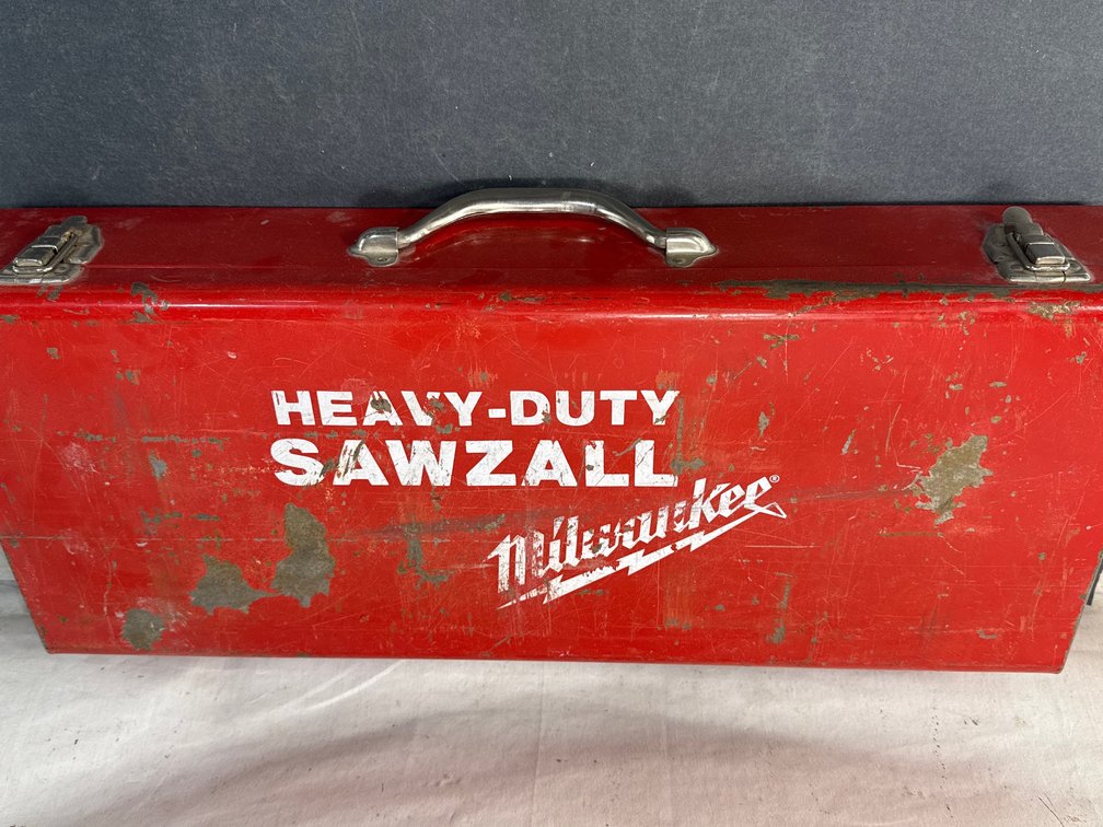 Milwaukee Heavy-Duty Sawzall Reciprocating Saw with Case