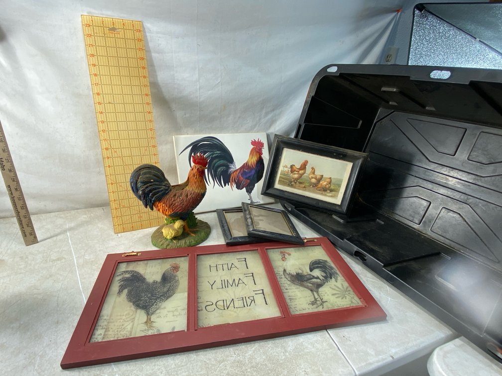 Rooster-Themed Home Decor with Storage Tote