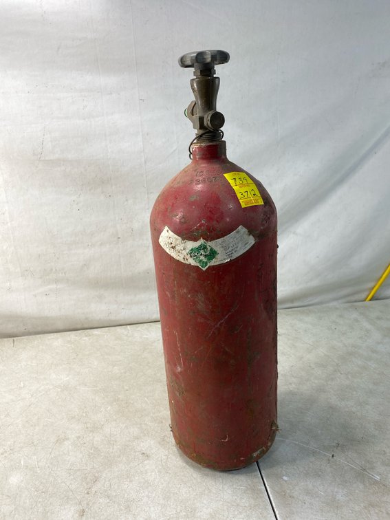 Compressed Gas Cylinder with Brass Valve Assembly
