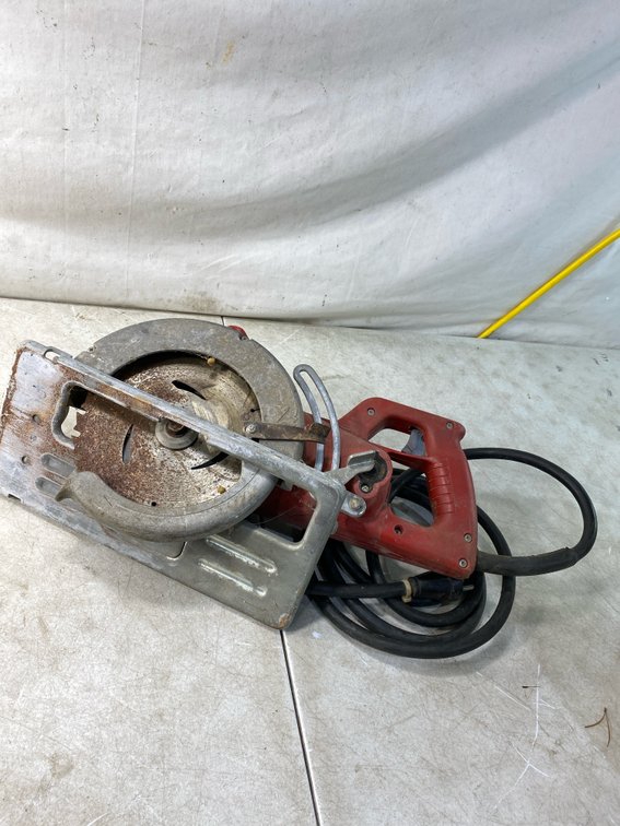 Milwaukee Heavy Duty Wormdrive 7 1/4" Circular Saw